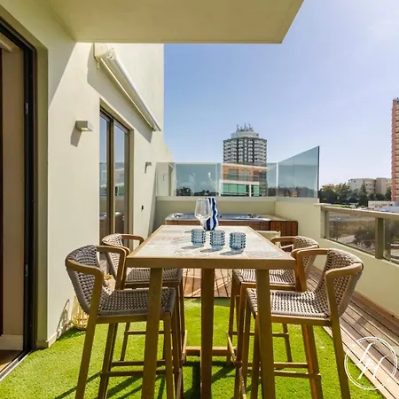 Апартаменты Casa Serena - Luxury - Jacuzzi - Pool & Garden